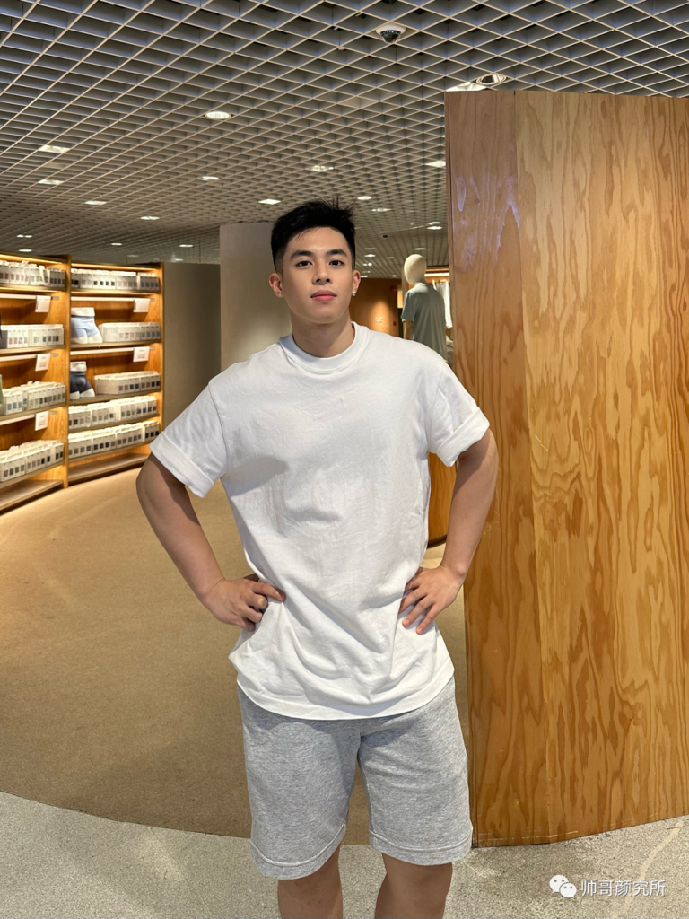 这小子可真俊！网友：小粗腿太可口了 | 颜值帅哥