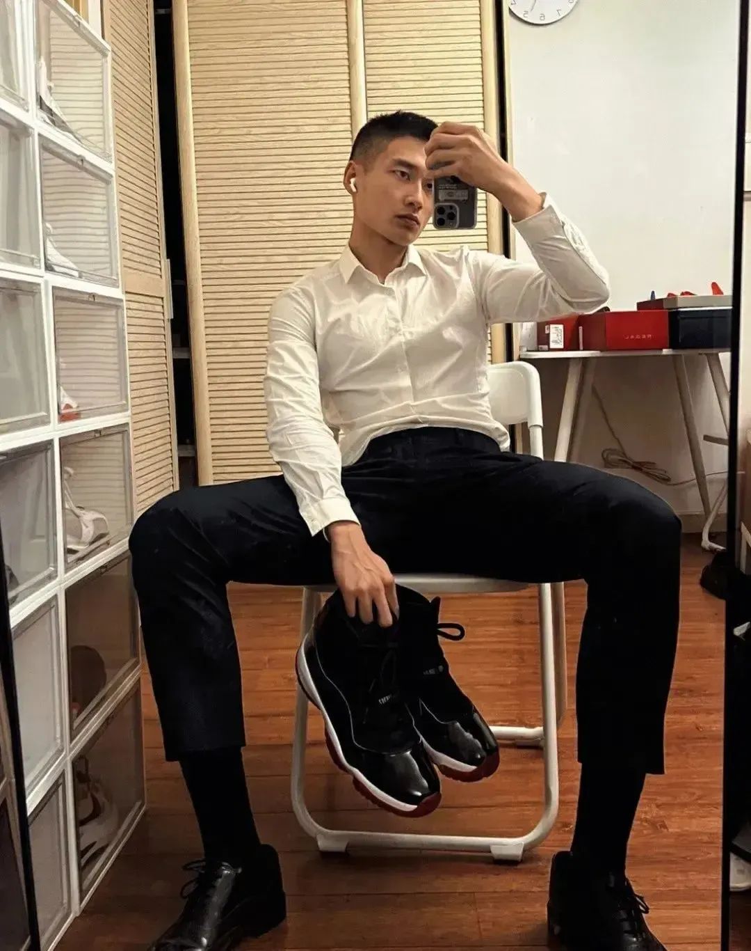 被曝光的西装皮鞋寸头男，受众狂喊“老公”