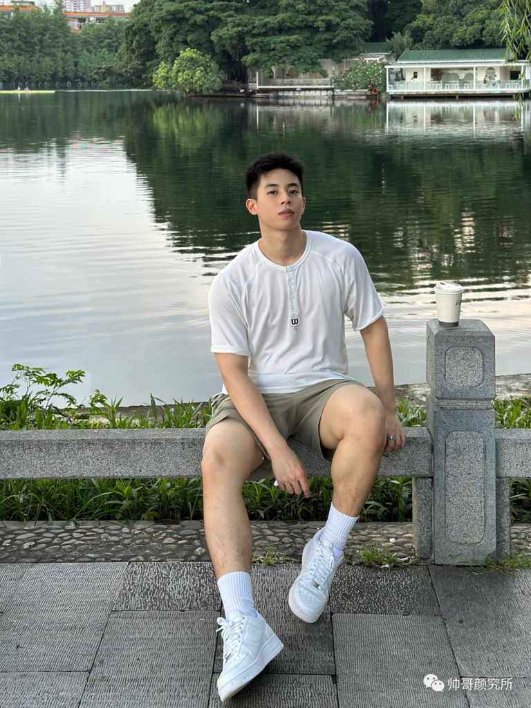 这小子可真俊！网友：小粗腿太可口了 | 颜值帅哥