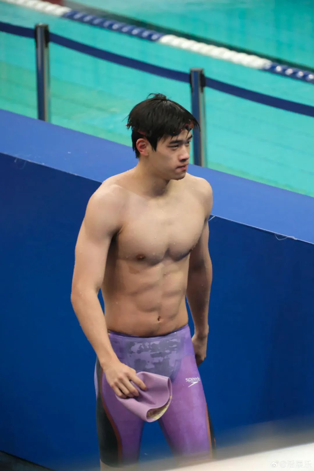192cm 体育游泳男神，时尚模特气质登上封面