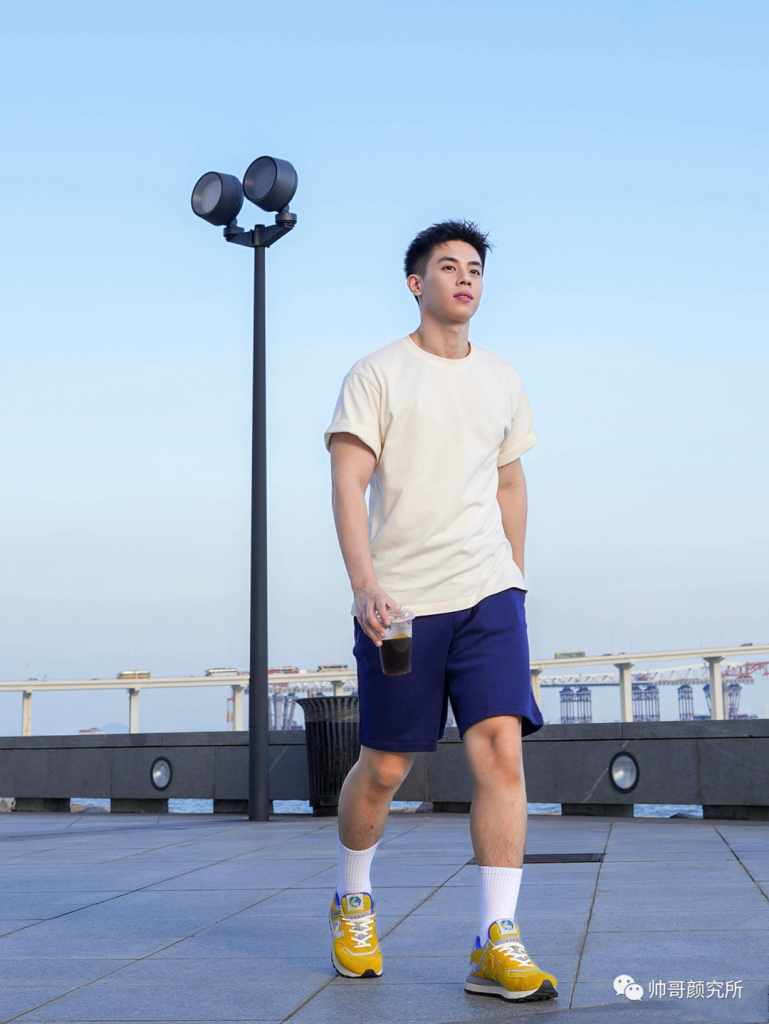 这小子可真俊！网友：小粗腿太可口了 | 颜值帅哥