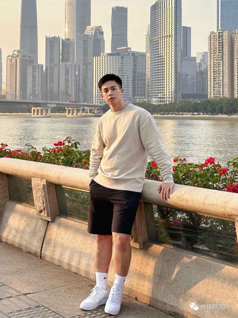 这小子可真俊！网友：小粗腿太可口了 | 颜值帅哥