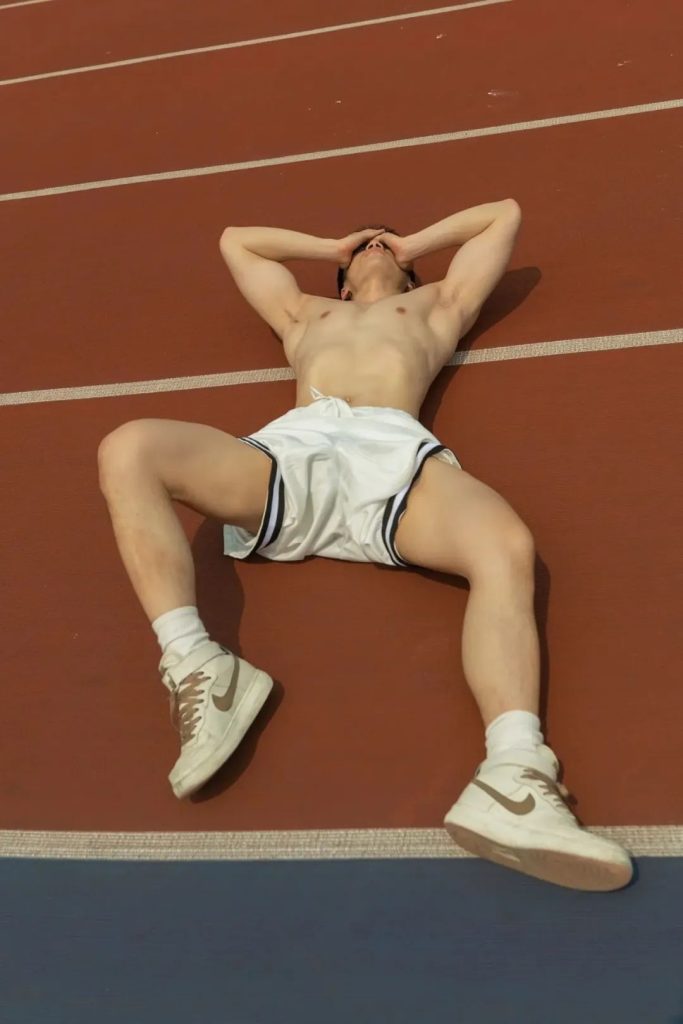 成都的奶狗体育生，这白皮奶油肌太可口了！