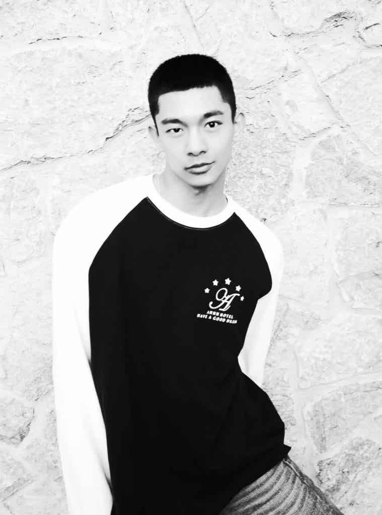 周迅疯 P 儿子性张力太强！寸头痞帅爷们谁不爱？