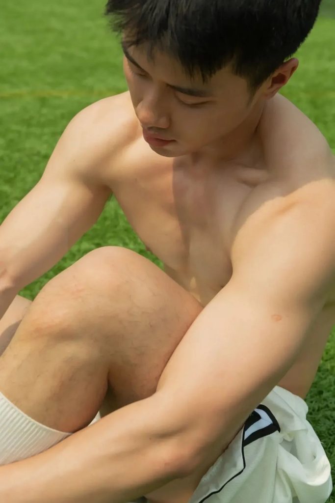 成都的奶狗体育生，这白皮奶油肌太可口了！