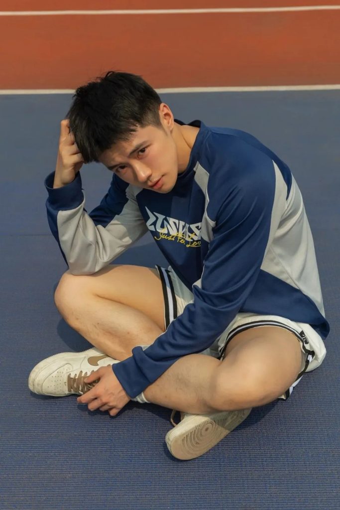 成都的奶狗体育生，这白皮奶油肌太可口了！