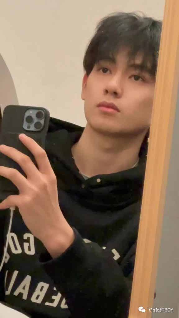 胡先煦新电影脱光光,跪着喊主人,乌尔善真会拍! 胡先煦新电影脱光光,跪着喊主人,乌尔善真会拍!