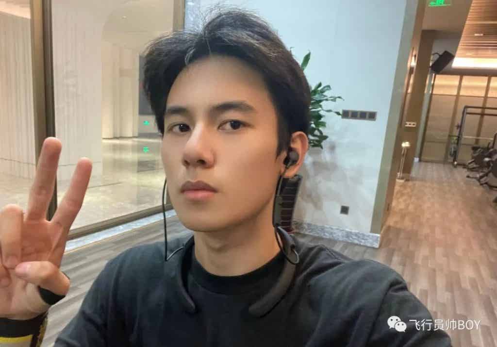 胡先煦新电影脱光光,跪着喊主人,乌尔善真会拍! 胡先煦新电影脱光光,跪着喊主人,乌尔善真会拍!