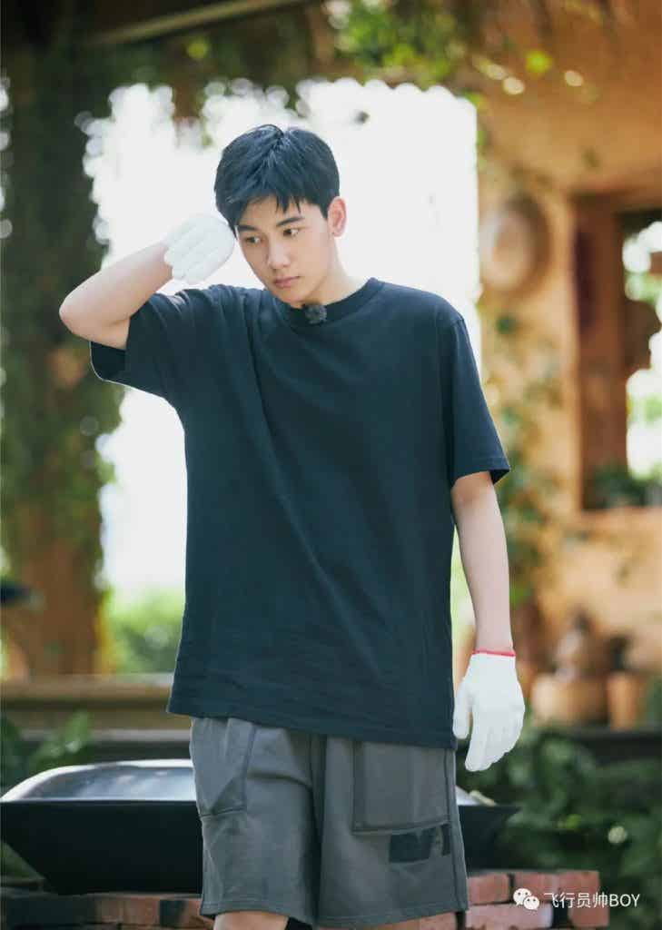 胡先煦新电影脱光光,跪着喊主人,乌尔善真会拍! 胡先煦新电影脱光光,跪着喊主人,乌尔善真会拍!