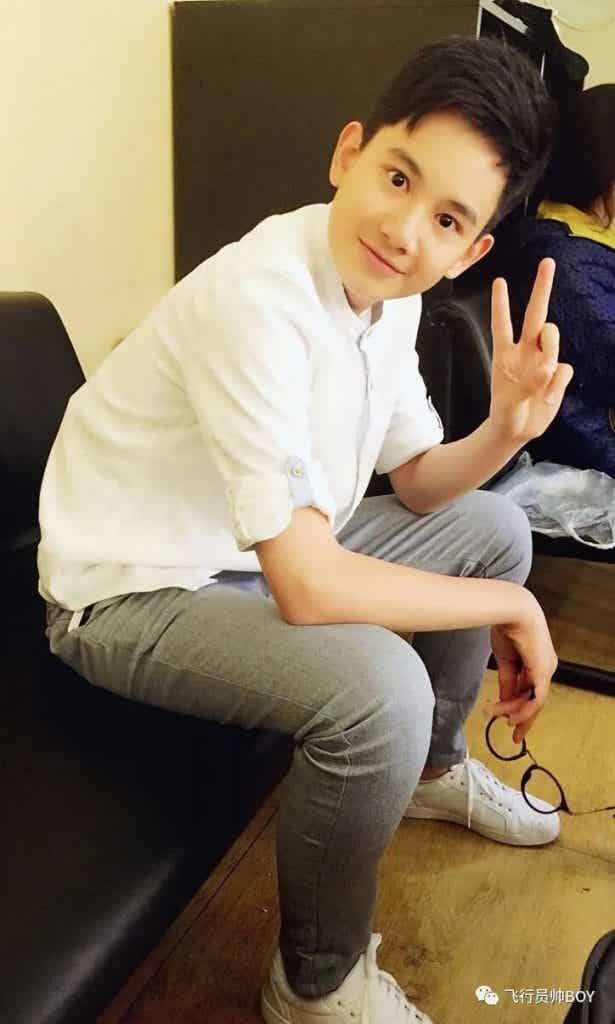 胡先煦新电影脱光光,跪着喊主人,乌尔善真会拍! 胡先煦新电影脱光光,跪着喊主人,乌尔善真会拍!