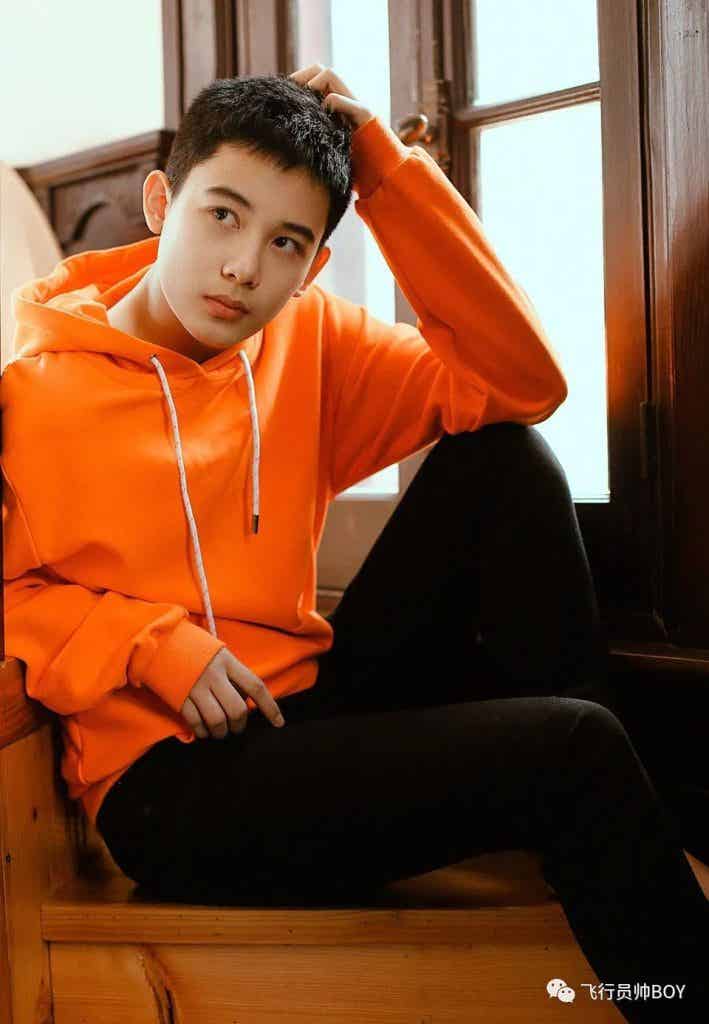 胡先煦新电影脱光光,跪着喊主人,乌尔善真会拍! 胡先煦新电影脱光光,跪着喊主人,乌尔善真会拍!