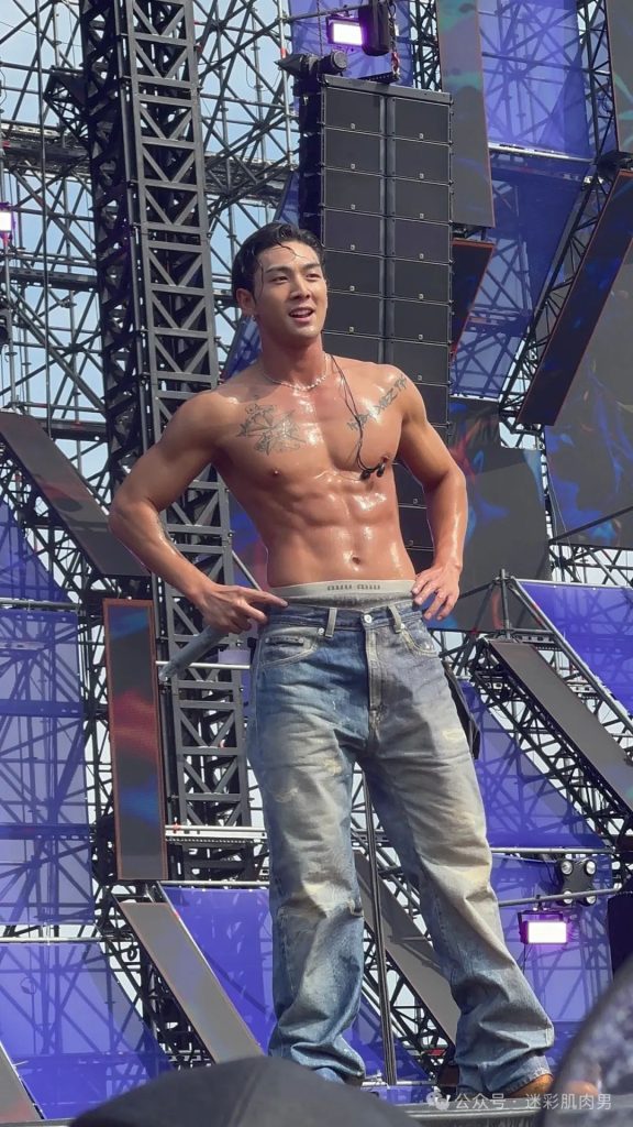 被水枪喷湿透的姜东昊脱衣露内裤边视频,裤子快掉啦!! 被水枪喷湿透的姜东昊脱衣露内裤边视频,裤子快掉啦!!