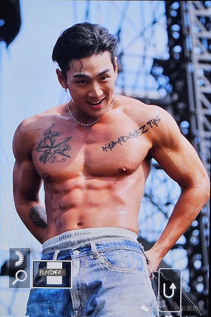 被水枪喷湿透的姜东昊脱衣露内裤边视频,裤子快掉啦!! 被水枪喷湿透的姜东昊脱衣露内裤边视频,裤子快掉啦!!