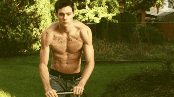 令人唏嘘!这个知名男模真的老了!穷困潦倒用 iPhone6?! 令人唏嘘!这个知名男模真的老了!穷困潦倒用 iPhone6?!