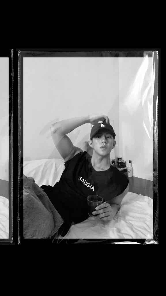 同一件 T 恤和内裤，21 位男生谁穿上会更胜一筹？