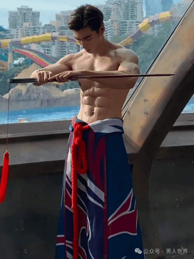 大长腿小哥，身材完美！