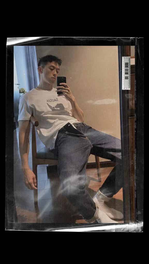 同一件 T 恤和内裤，21 位男生谁穿上会更胜一筹？