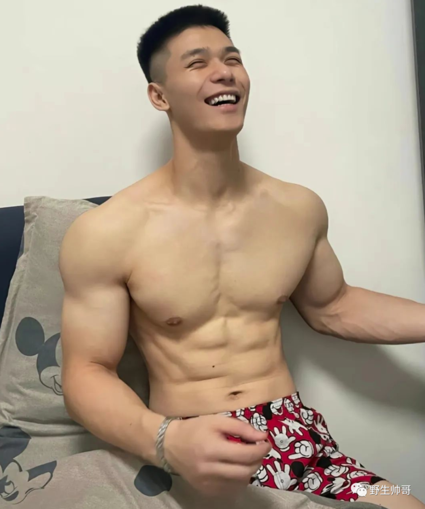 高个子大帅哥，找他当男友太幸福了