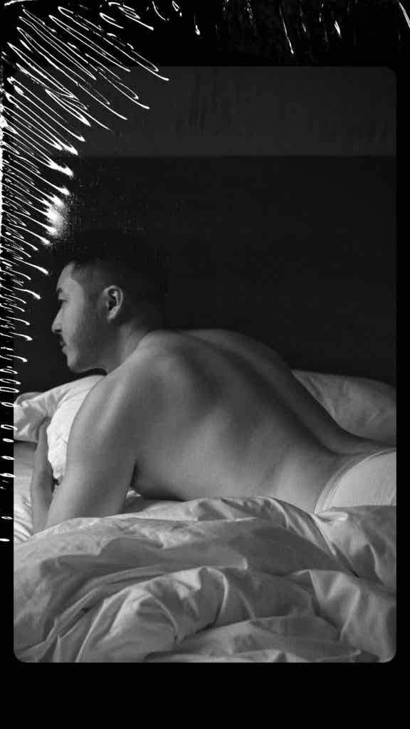 同一件 T 恤和内裤，21 位男生谁穿上会更胜一筹？