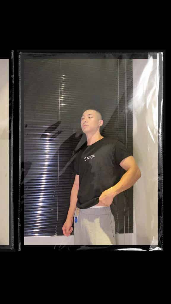 同一件 T 恤和内裤，21 位男生谁穿上会更胜一筹？