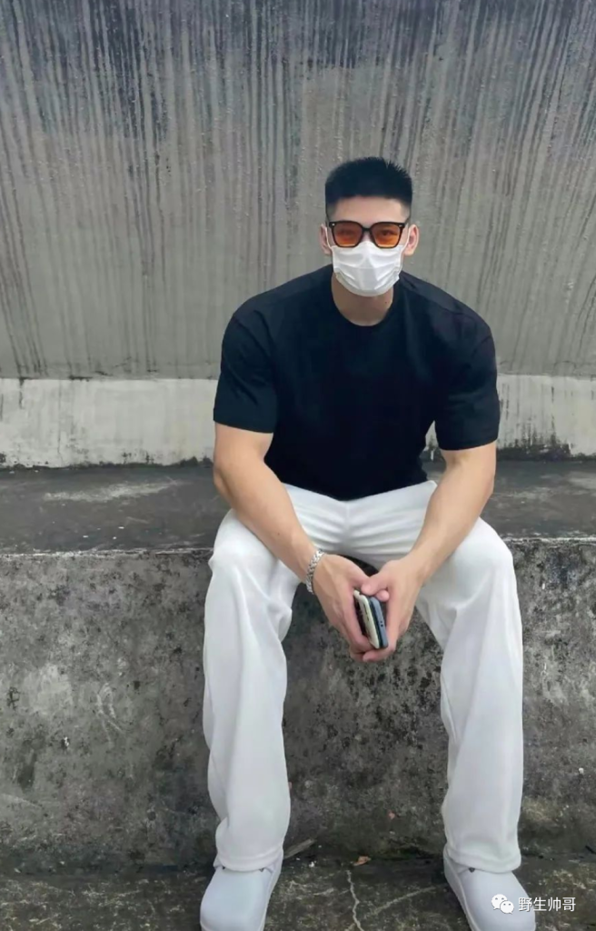 高个子大帅哥，找他当男友太幸福了