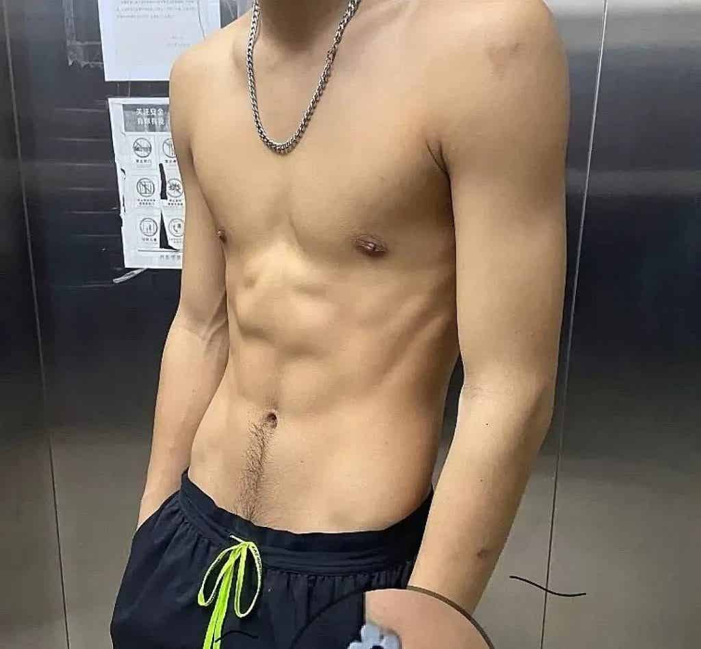 精瘦薄肌小哥哥，全面开启对你的诱惑！