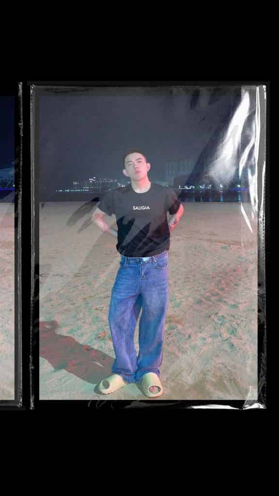 同一件 T 恤和内裤，21 位男生谁穿上会更胜一筹？