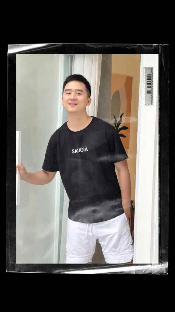 同一件 T 恤和内裤，21 位男生谁穿上会更胜一筹？