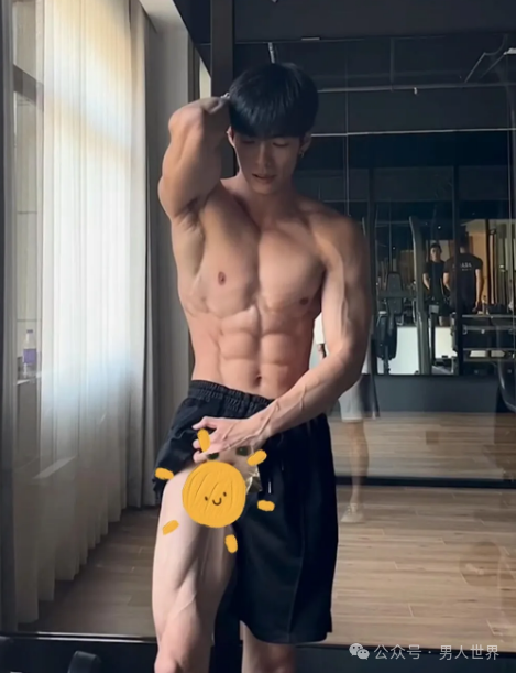 大长腿小哥，身材完美！