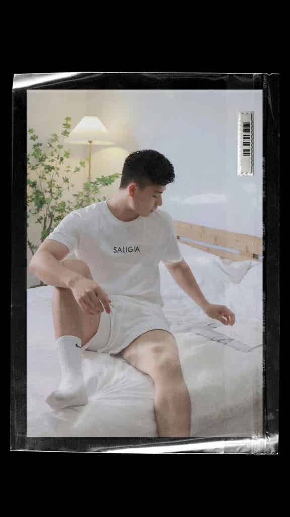 同一件 T 恤和内裤，21 位男生谁穿上会更胜一筹？