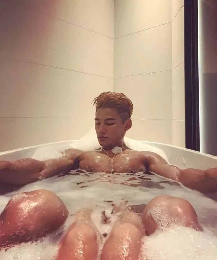 精瘦薄肌小哥哥，全面开启对你的诱惑！