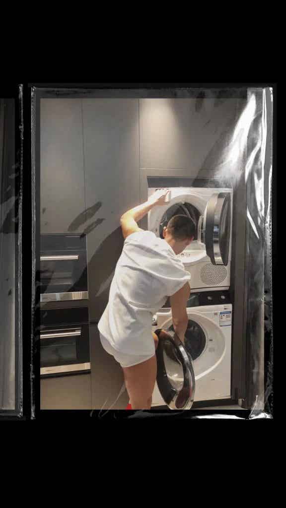 同一件 T 恤和内裤，21 位男生谁穿上会更胜一筹？