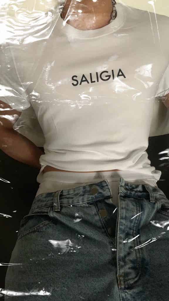 同一件 T 恤和内裤，21 位男生谁穿上会更胜一筹？