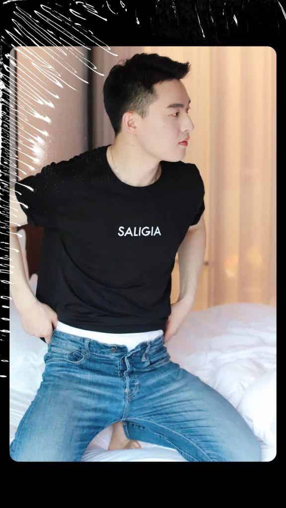 同一件 T 恤和内裤，21 位男生谁穿上会更胜一筹？