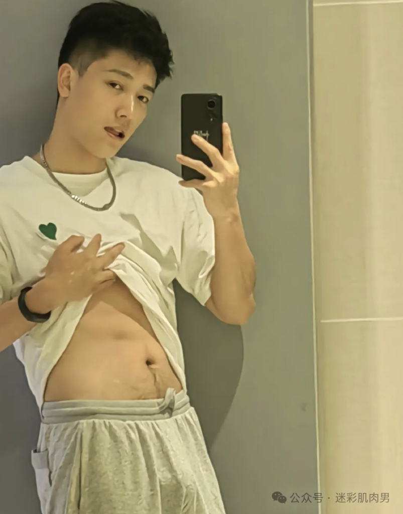 湖北 21 的退役兵哥私照太强啦,他看见什么舔舌头了! 湖北 21 的退役兵哥私照太强啦,他看见什么舔舌头了!