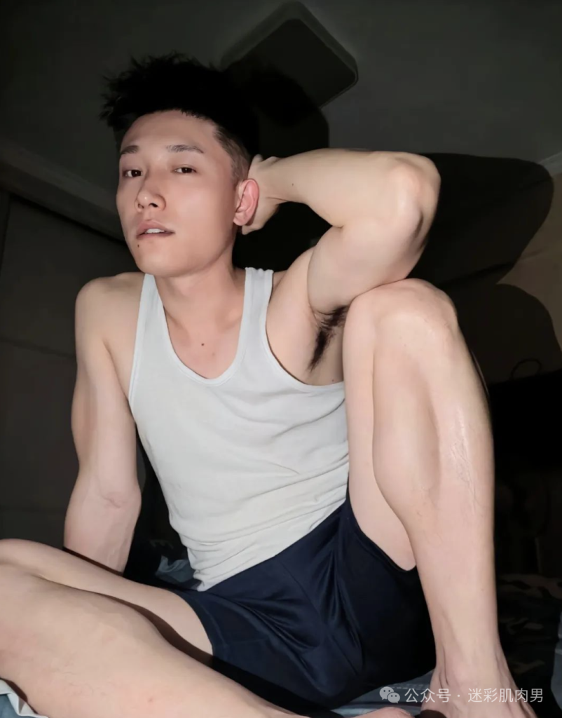 湖北 21 的退役兵哥私照太强啦,他看见什么舔舌头了! 湖北 21 的退役兵哥私照太强啦,他看见什么舔舌头了!