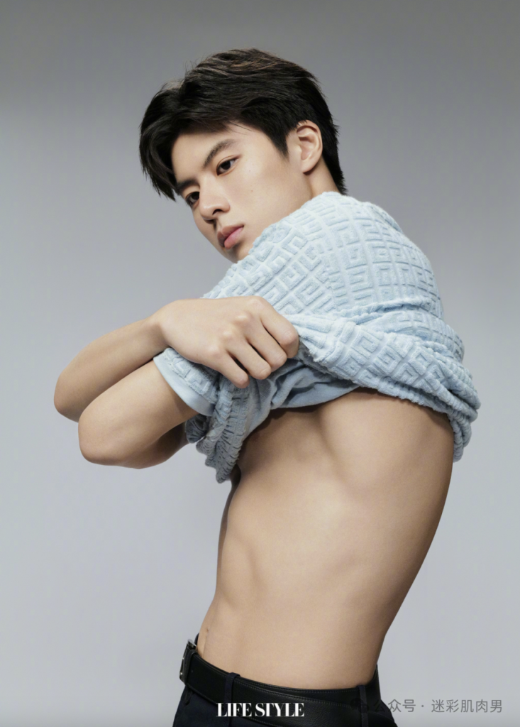 跳水运动员张翼祥居然脱了去拍大片?太长啦超可以! 跳水运动员张翼祥居然脱了去拍大片?太长啦超可以!