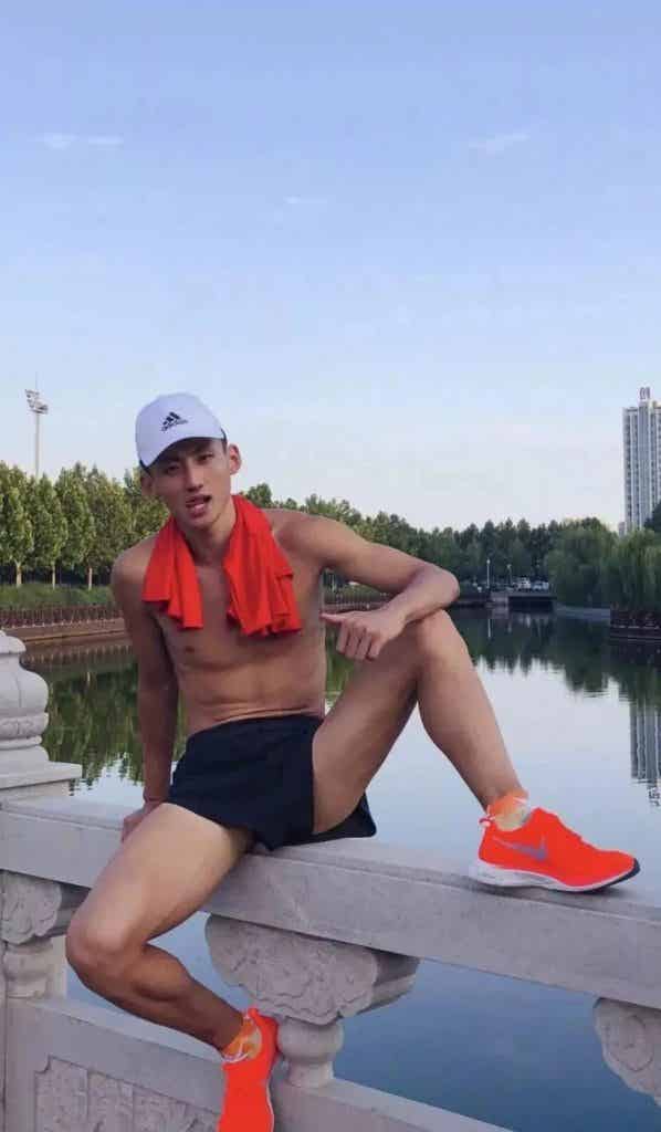 精瘦薄肌小哥哥，全面开启对你的诱惑！