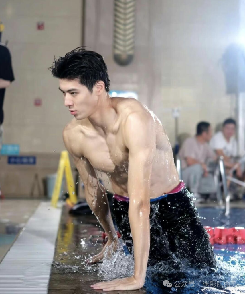 跳水运动员张翼祥居然脱了去拍大片?太长啦超可以! 跳水运动员张翼祥居然脱了去拍大片?太长啦超可以!