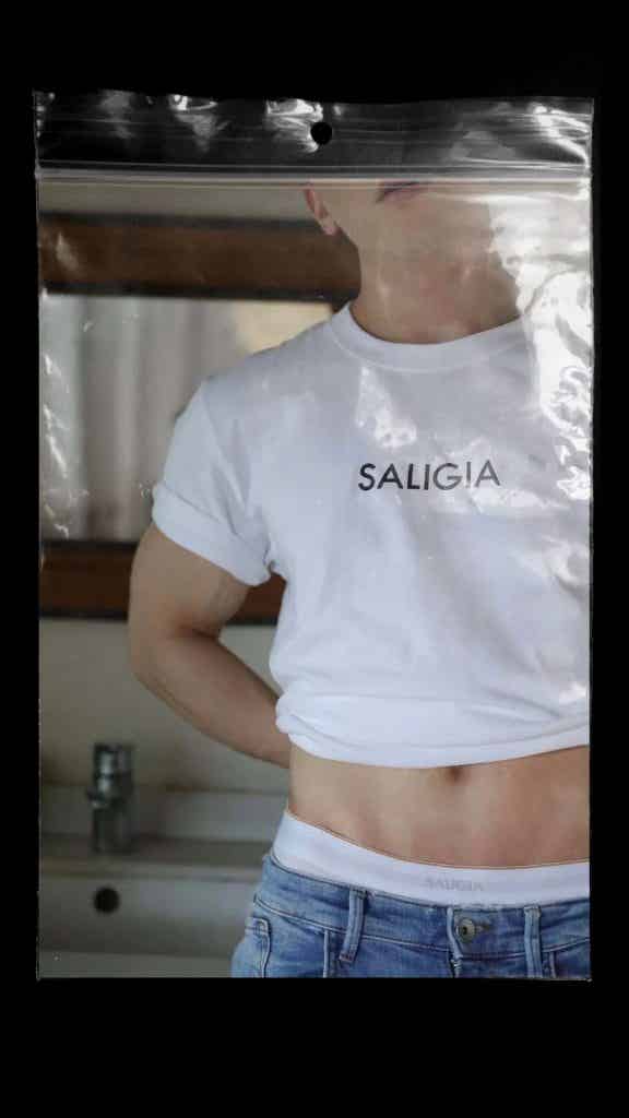 同一件 T 恤和内裤，21 位男生谁穿上会更胜一筹？