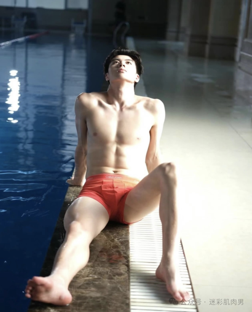 跳水运动员张翼祥居然脱了去拍大片?太长啦超可以! 跳水运动员张翼祥居然脱了去拍大片?太长啦超可以!