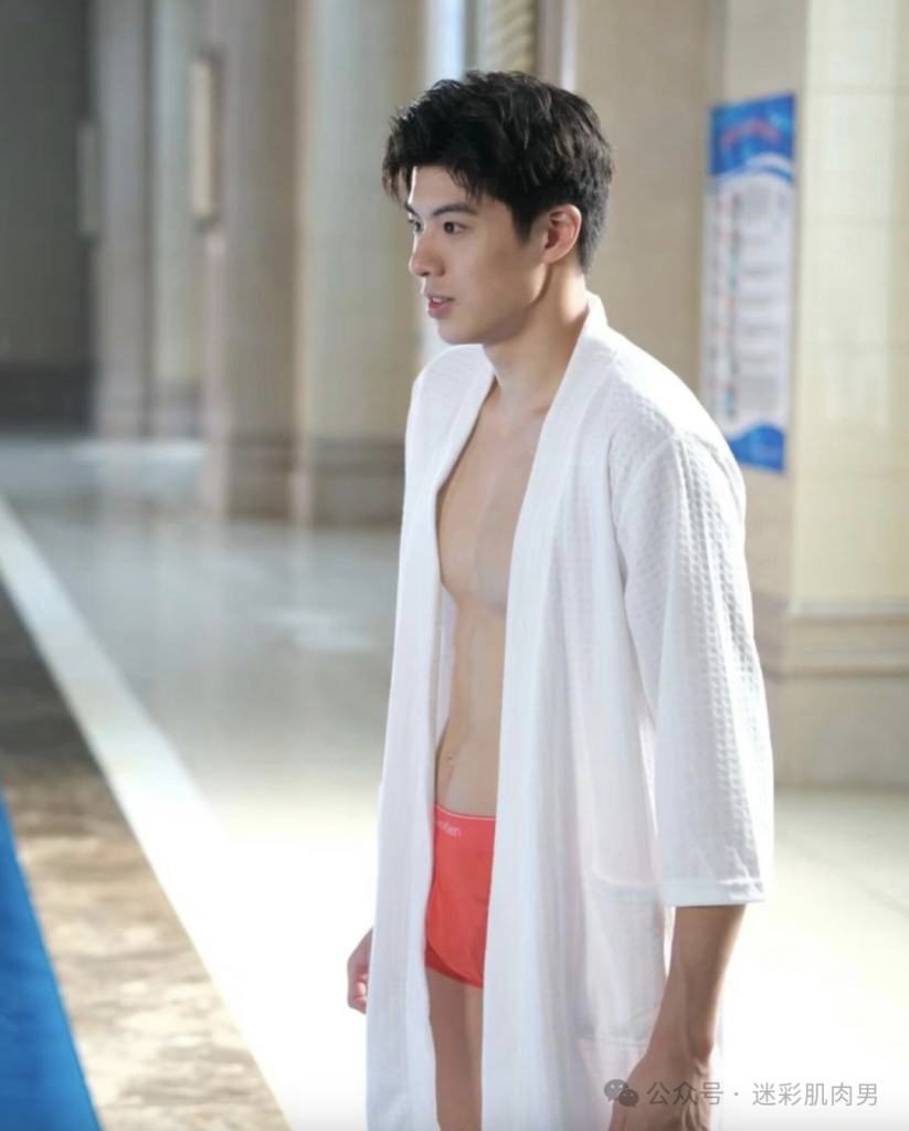 跳水运动员张翼祥居然脱了去拍大片?太长啦超可以! 跳水运动员张翼祥居然脱了去拍大片?太长啦超可以!