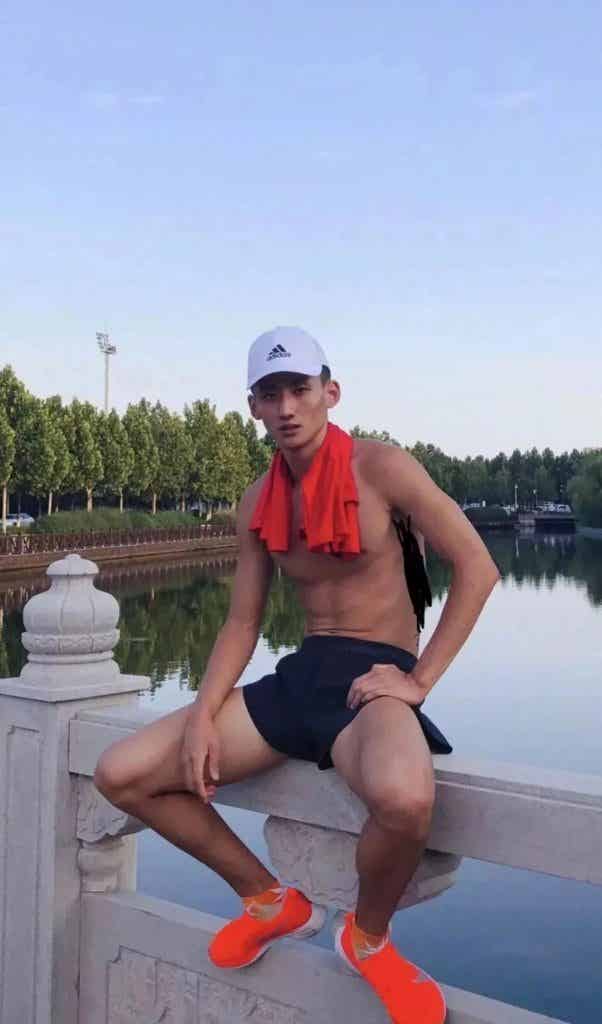 精瘦薄肌小哥哥，全面开启对你的诱惑！