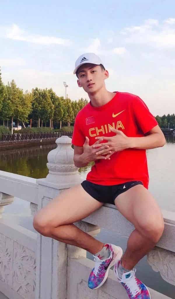 精瘦薄肌小哥哥，全面开启对你的诱惑！