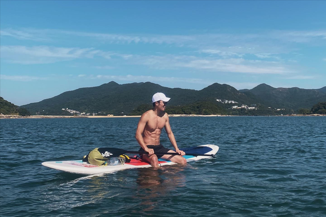 TVB 新晋小生不穿衣服拍戏被赞牺牲太大！网友直呼真的太敢了！