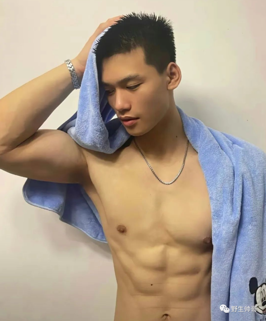 高个子大帅哥，找他当男友太幸福了