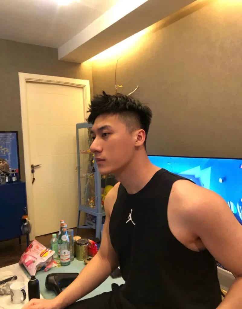 精瘦薄肌小哥哥，全面开启对你的诱惑！