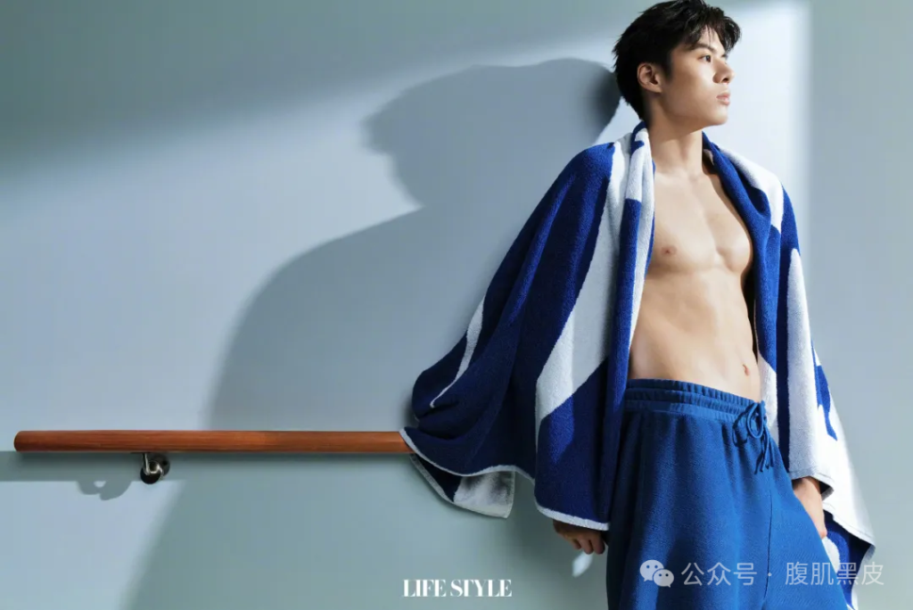 23 游泳健将张翼祥拍摄 CK 内裤，实力不输宁泽涛