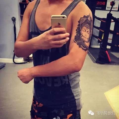 霸道总裁硬汉晒生活,你造他平时是怎样吗? 霸道总裁硬汉晒生活,你造他平时是怎样吗?