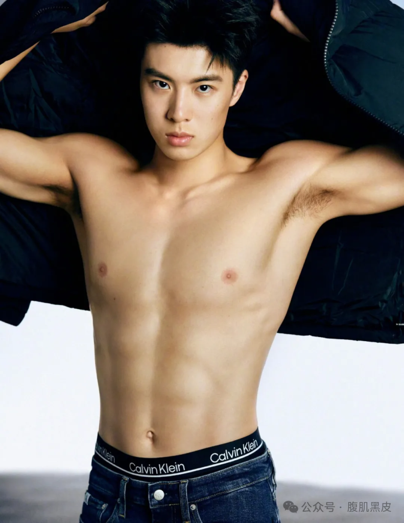 23 游泳健将张翼祥拍摄 CK 内裤,实力不输宁泽涛 23 游泳健将张翼祥拍摄 CK 内裤,实力不输宁泽涛
